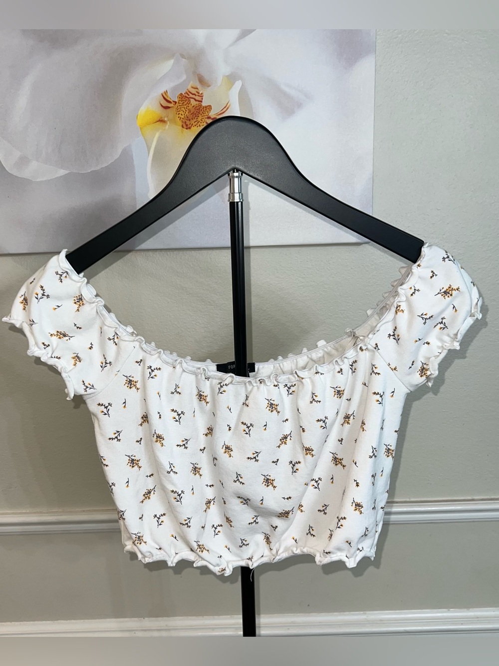 Forever 21 Women’s Bardot Floral Ruffle Trim Off Shoulder Crop Top! Size Medium.